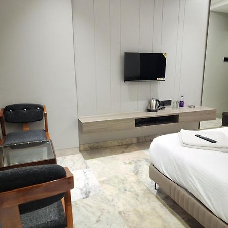 Hotel Statusinn, Ichalkaranji Esterno foto