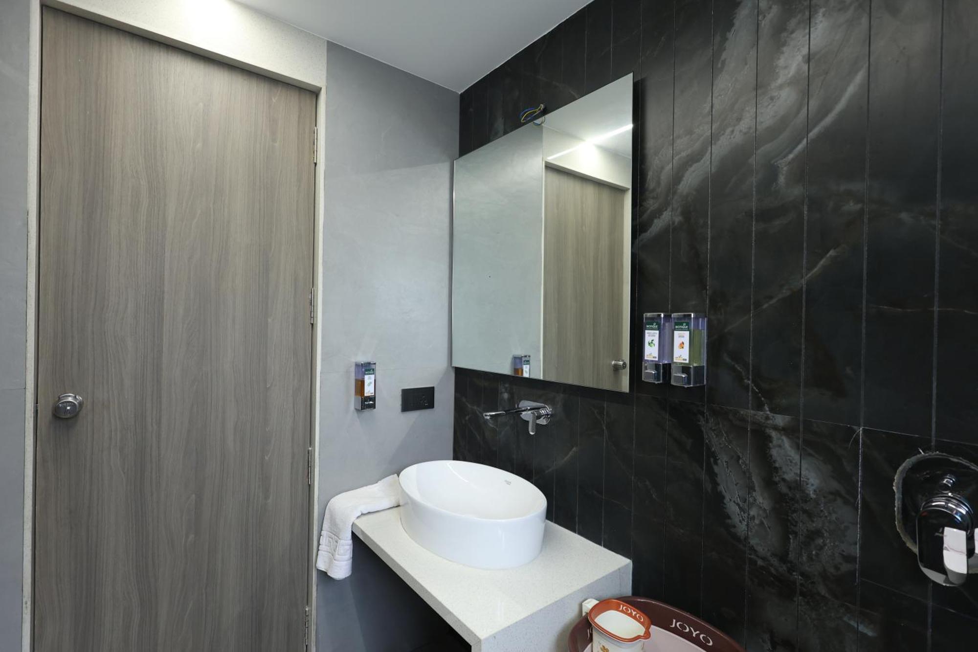 Hotel Statusinn, Ichalkaranji Esterno foto