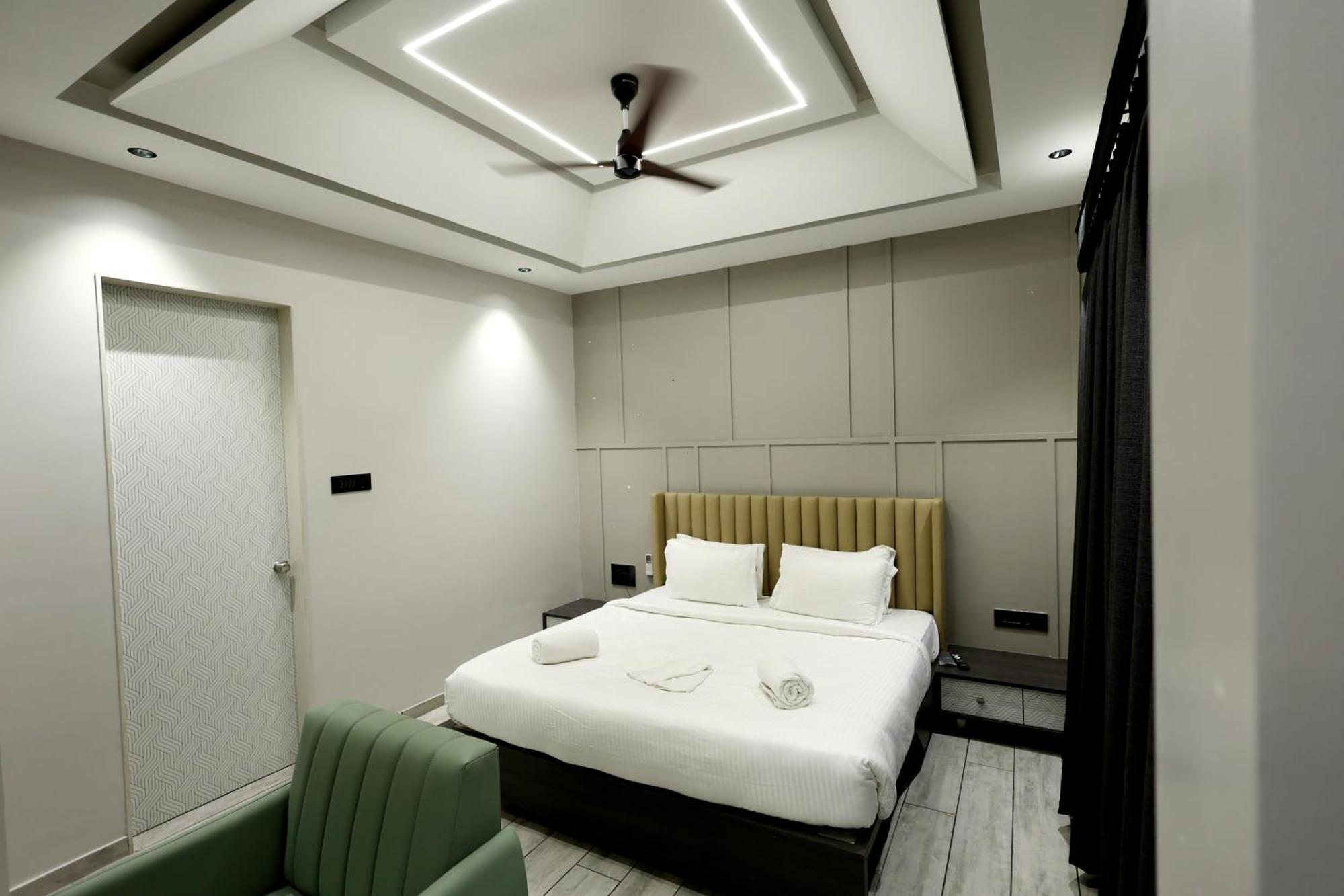 Hotel Statusinn, Ichalkaranji Esterno foto