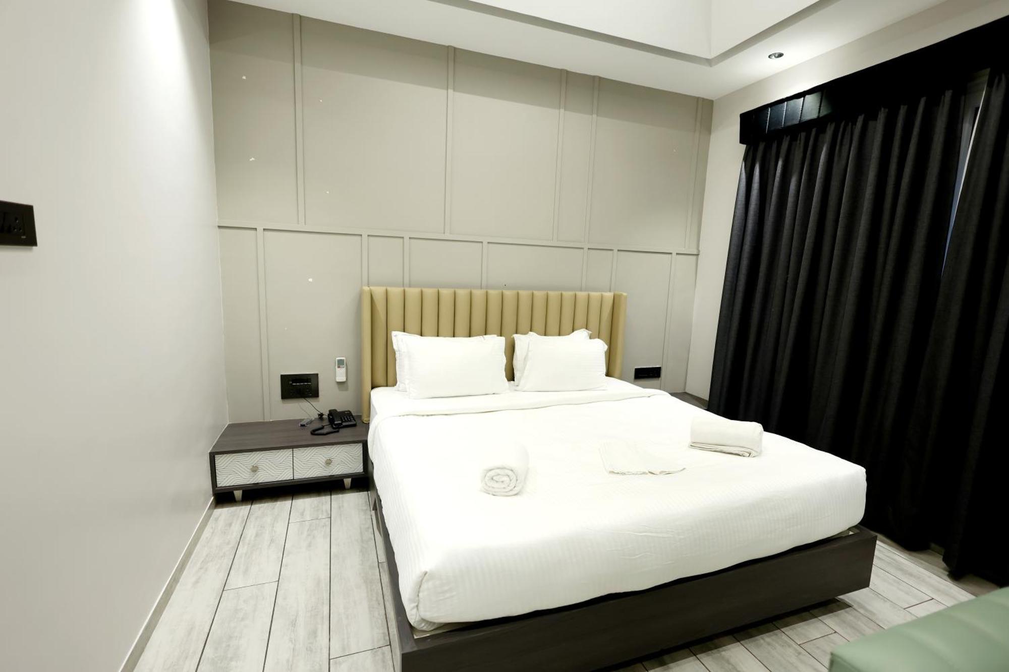Hotel Statusinn, Ichalkaranji Esterno foto