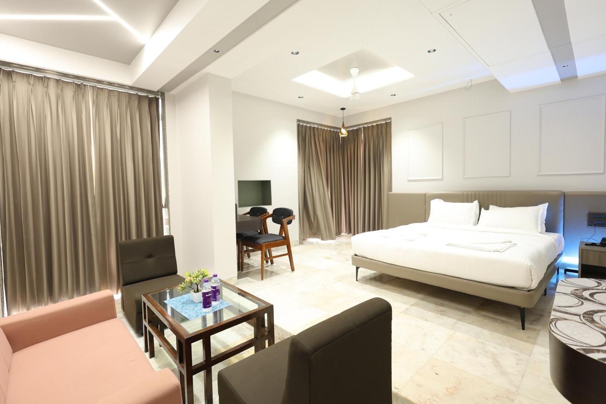 Hotel Statusinn, Ichalkaranji Esterno foto