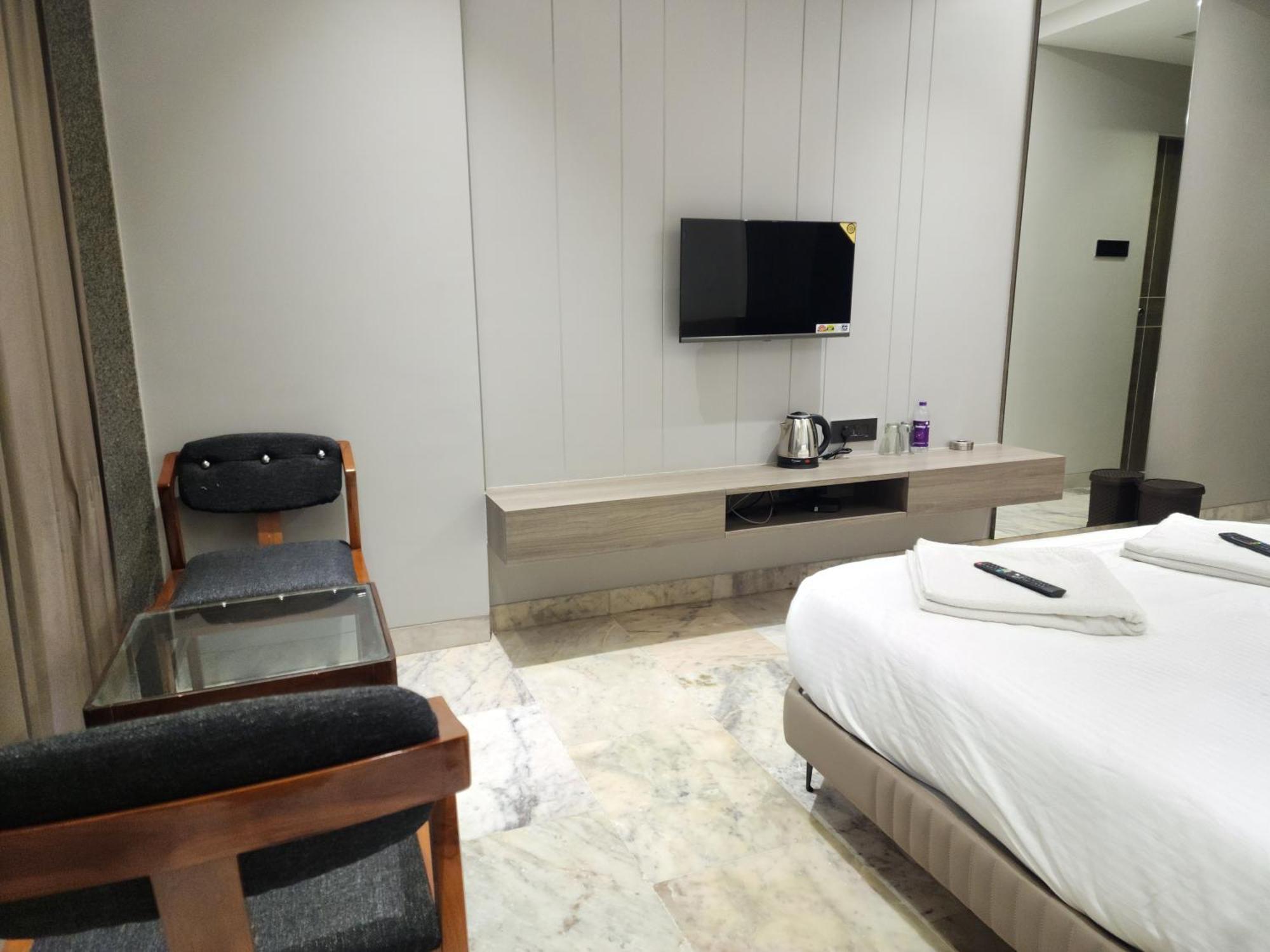 Hotel Statusinn, Ichalkaranji Esterno foto