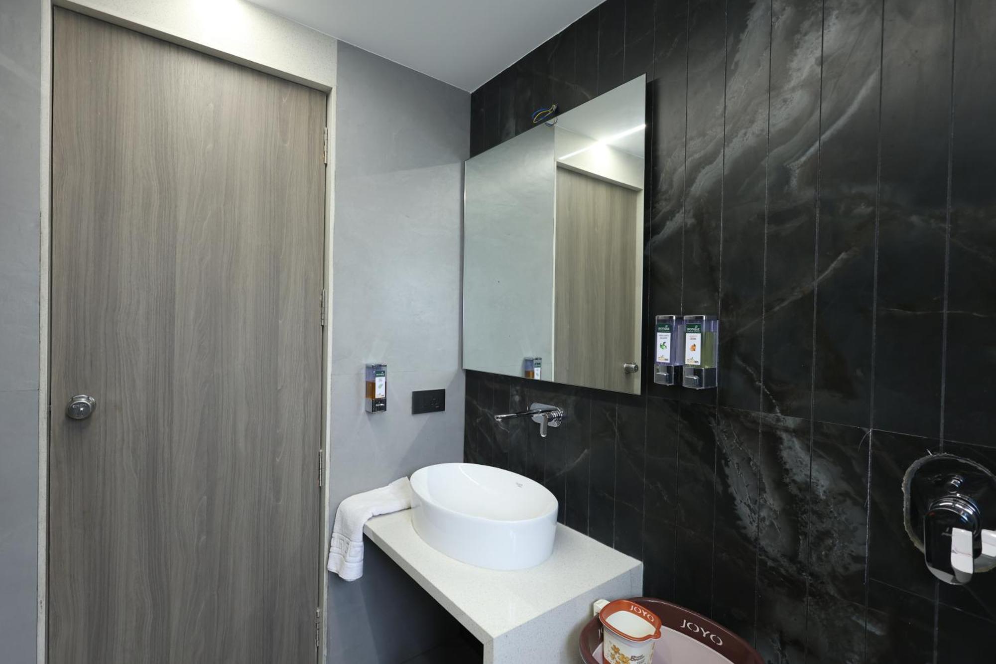 Hotel Statusinn, Ichalkaranji Esterno foto