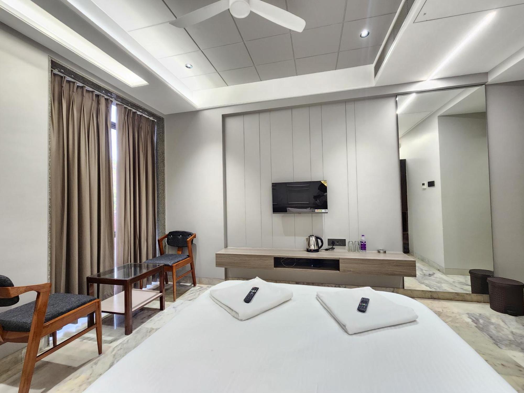 Hotel Statusinn, Ichalkaranji Esterno foto