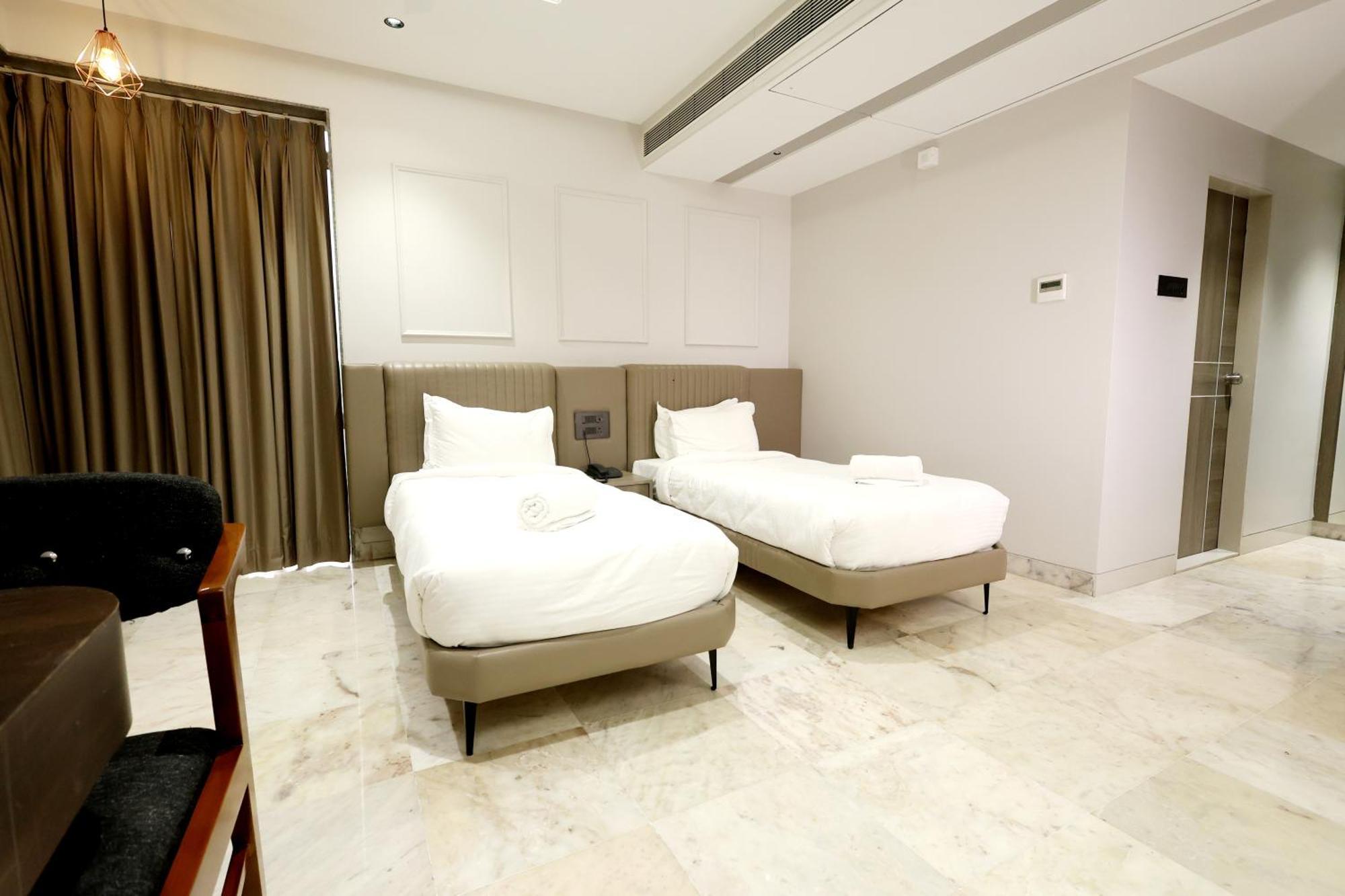 Hotel Statusinn, Ichalkaranji Esterno foto