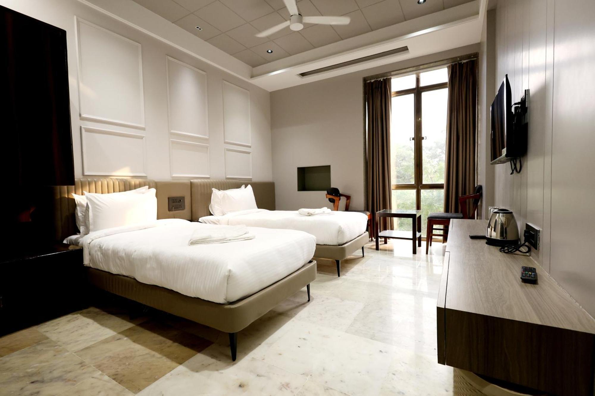 Hotel Statusinn, Ichalkaranji Esterno foto