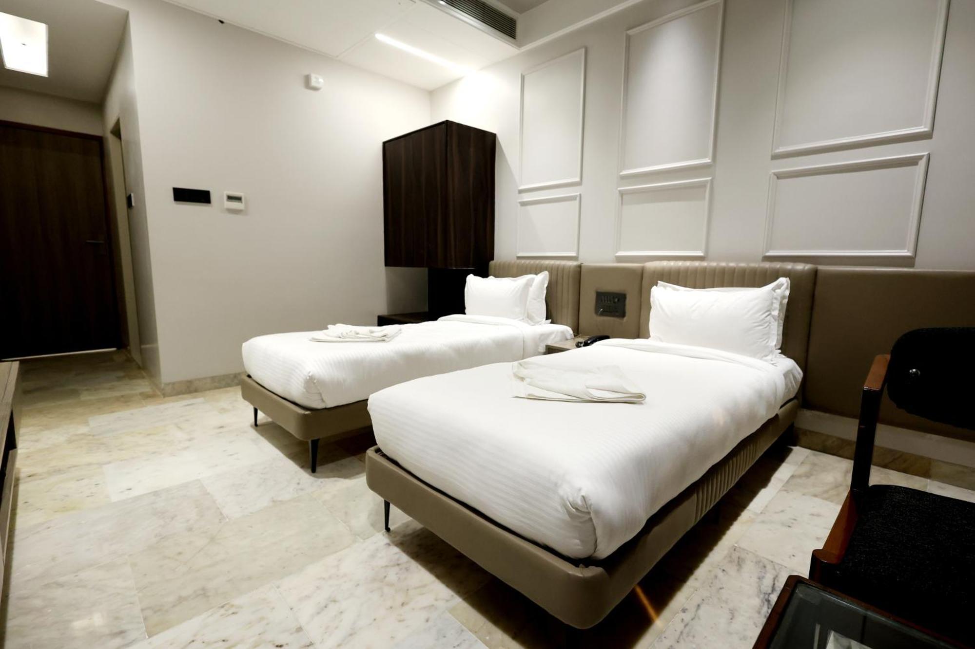 Hotel Statusinn, Ichalkaranji Esterno foto