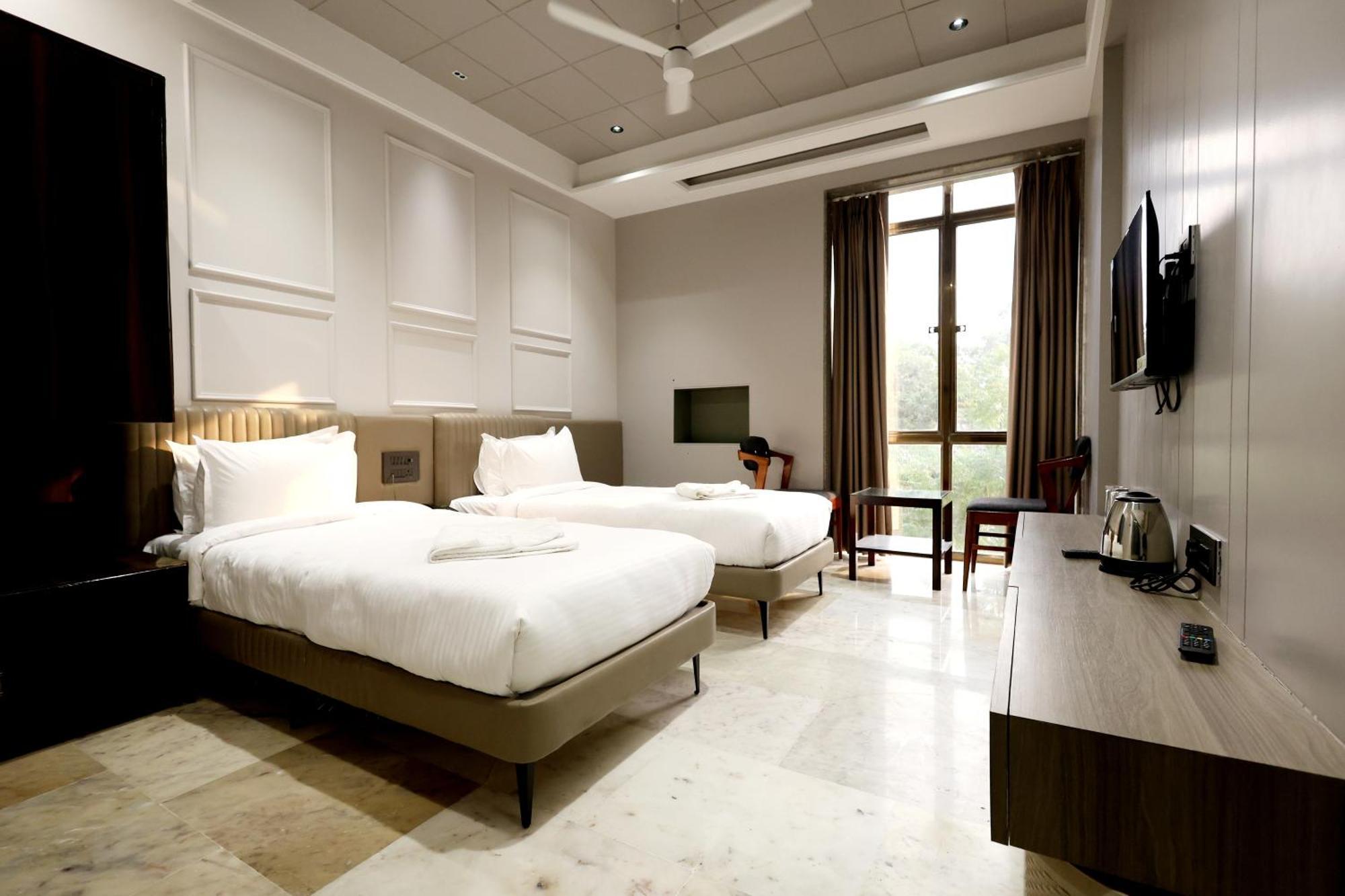 Hotel Statusinn, Ichalkaranji Esterno foto