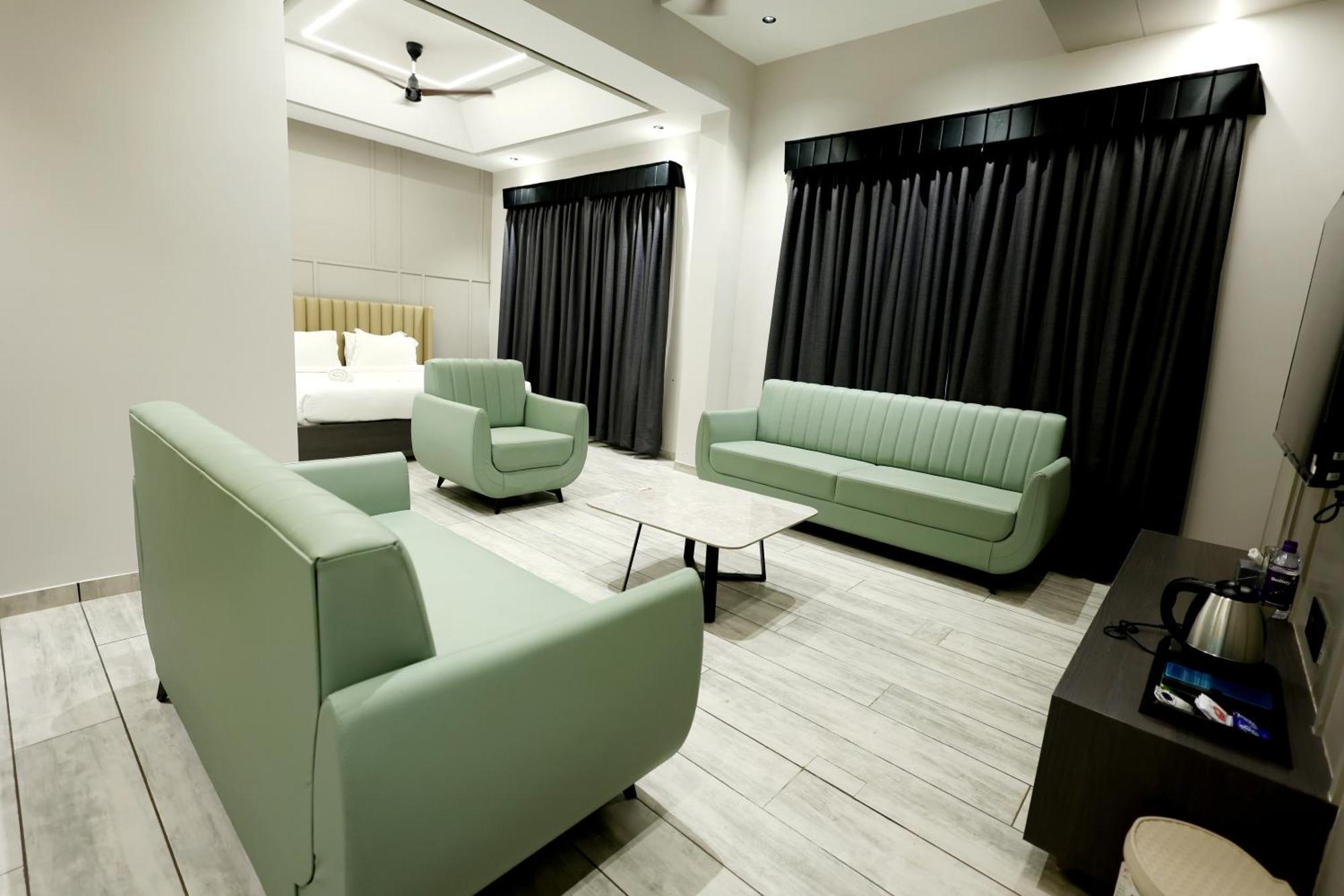 Hotel Statusinn, Ichalkaranji Esterno foto