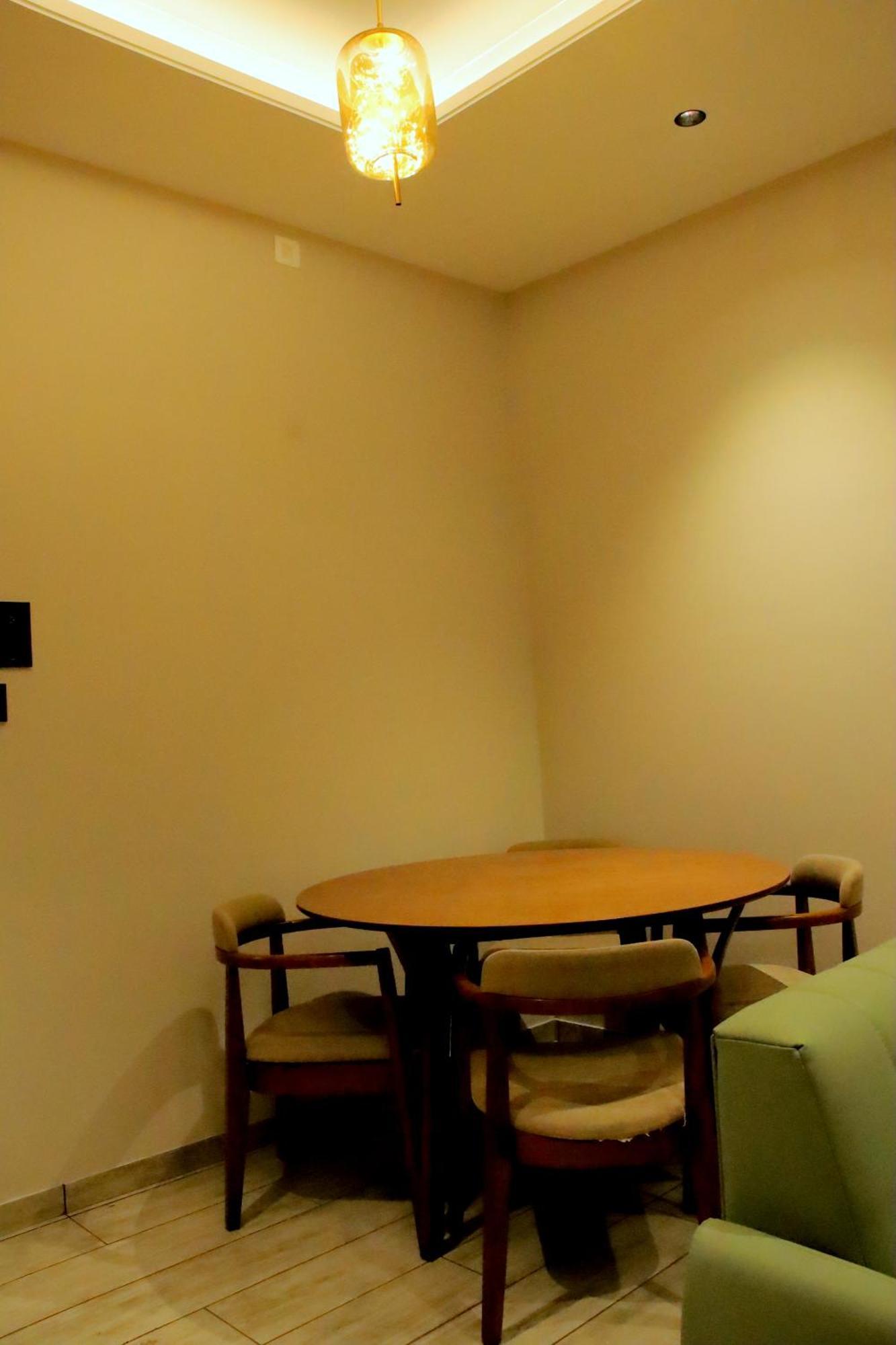 Hotel Statusinn, Ichalkaranji Esterno foto