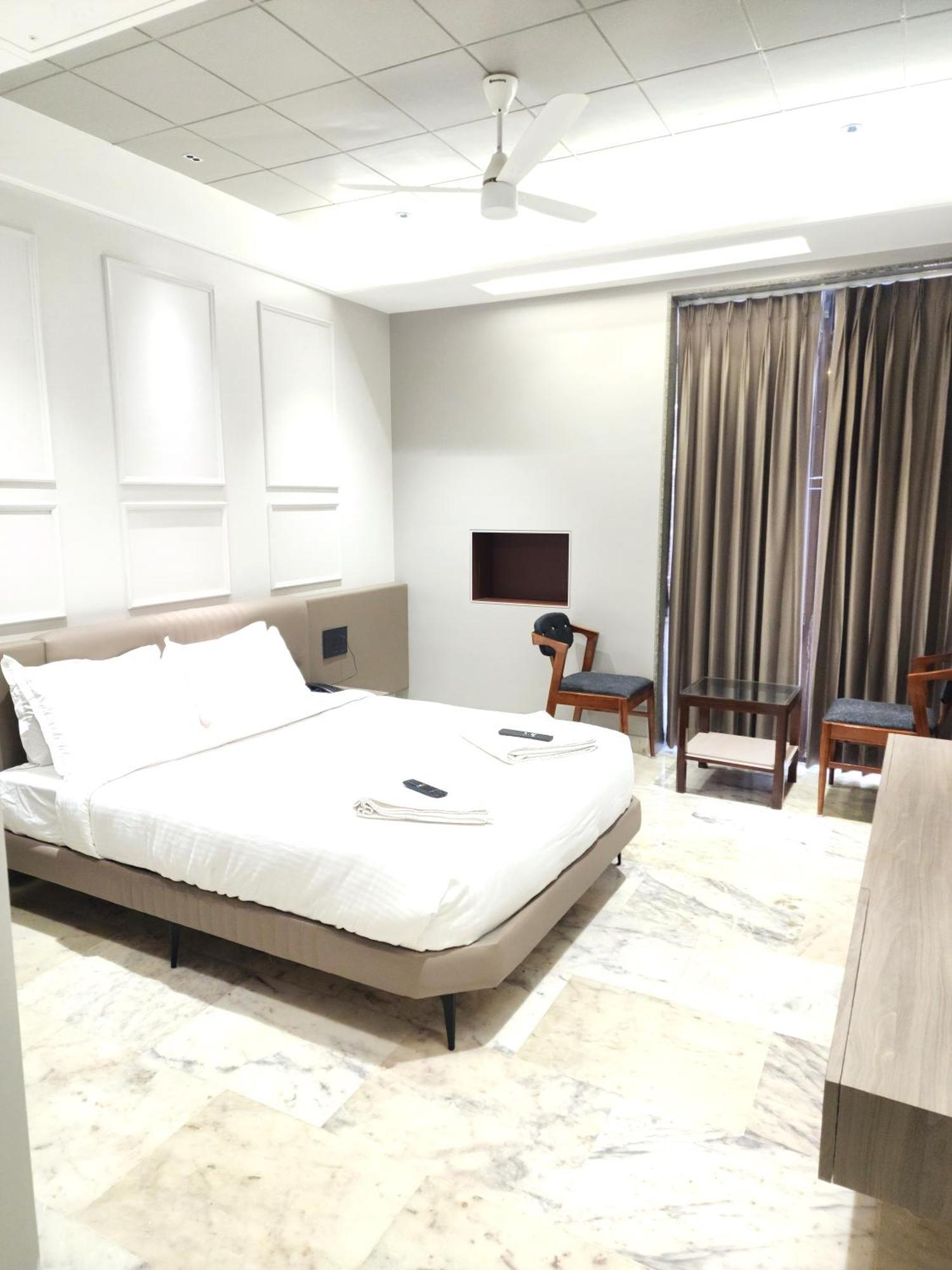 Hotel Statusinn, Ichalkaranji Esterno foto