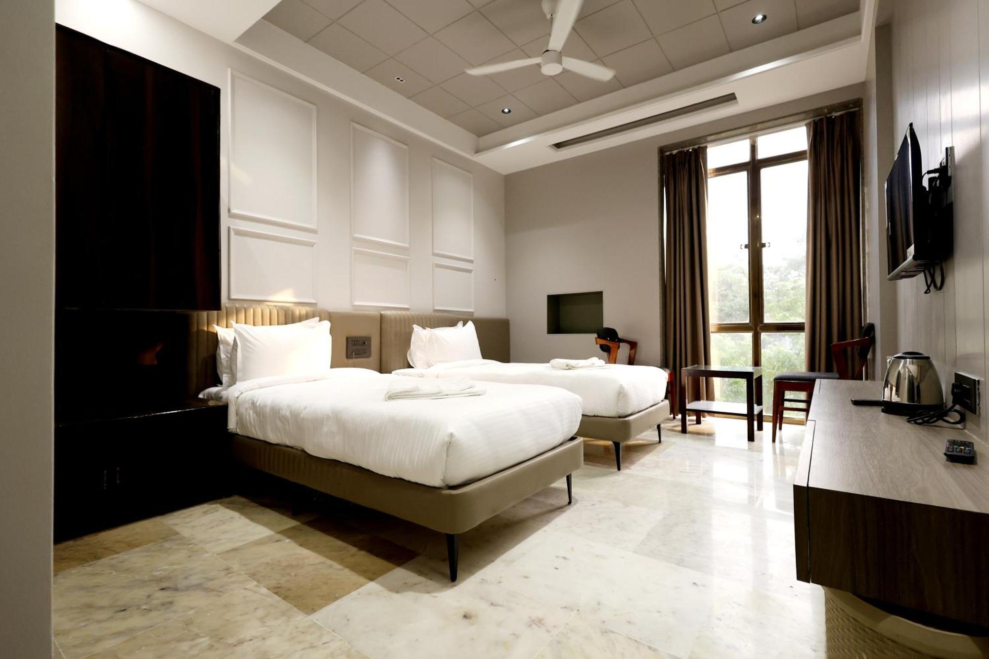 Hotel Statusinn, Ichalkaranji Esterno foto