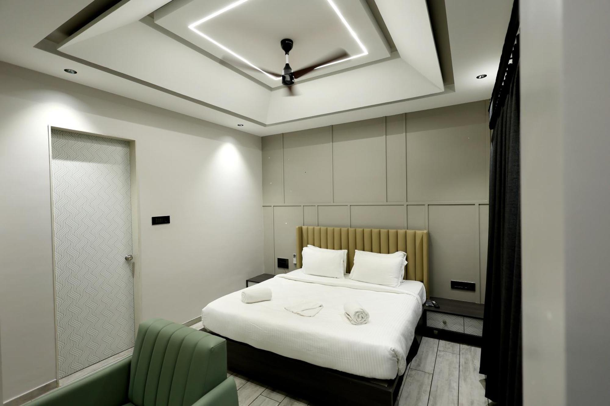 Hotel Statusinn, Ichalkaranji Esterno foto