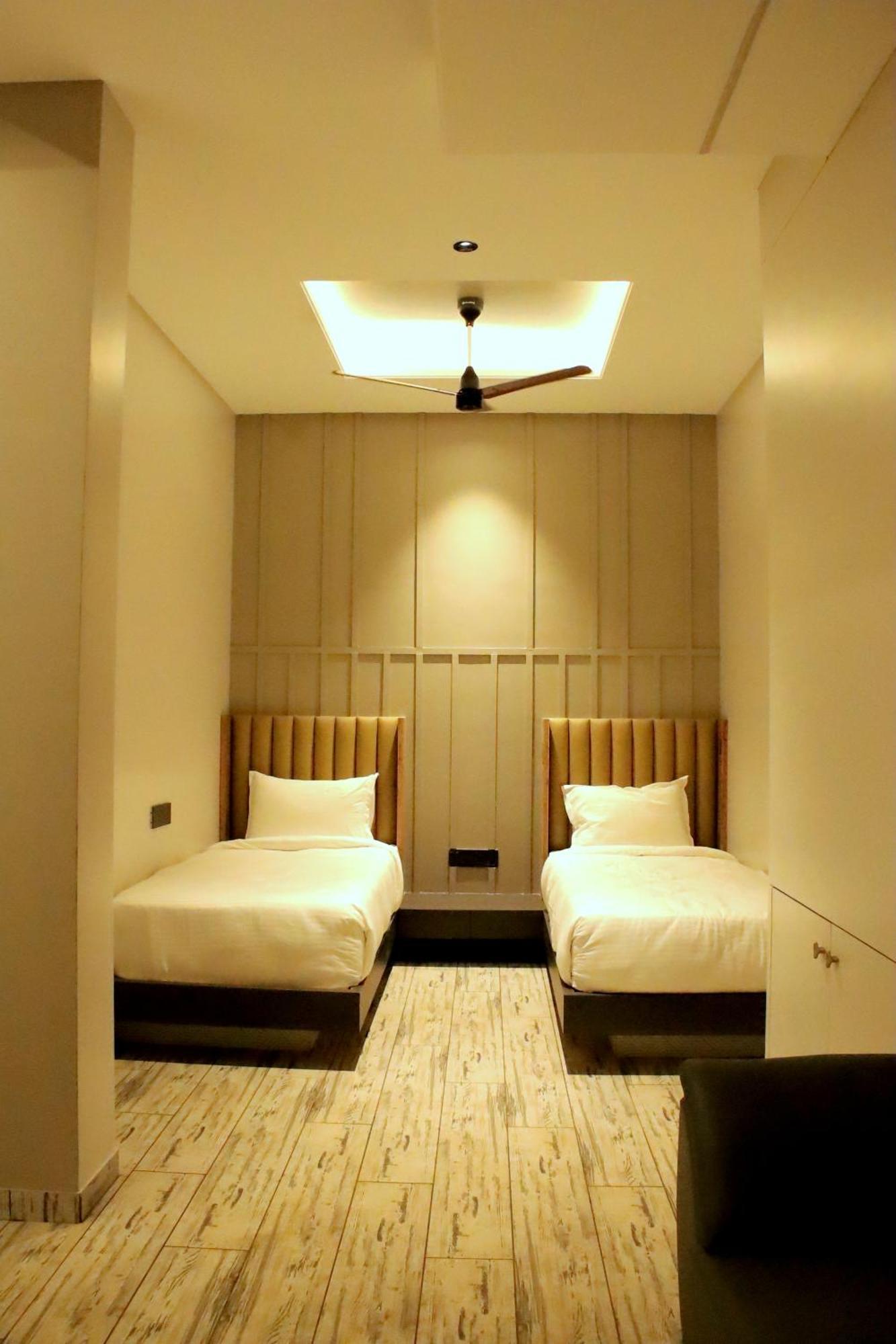 Hotel Statusinn, Ichalkaranji Esterno foto