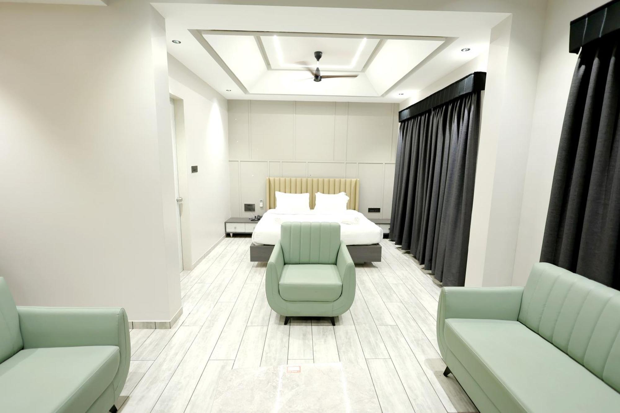 Hotel Statusinn, Ichalkaranji Esterno foto