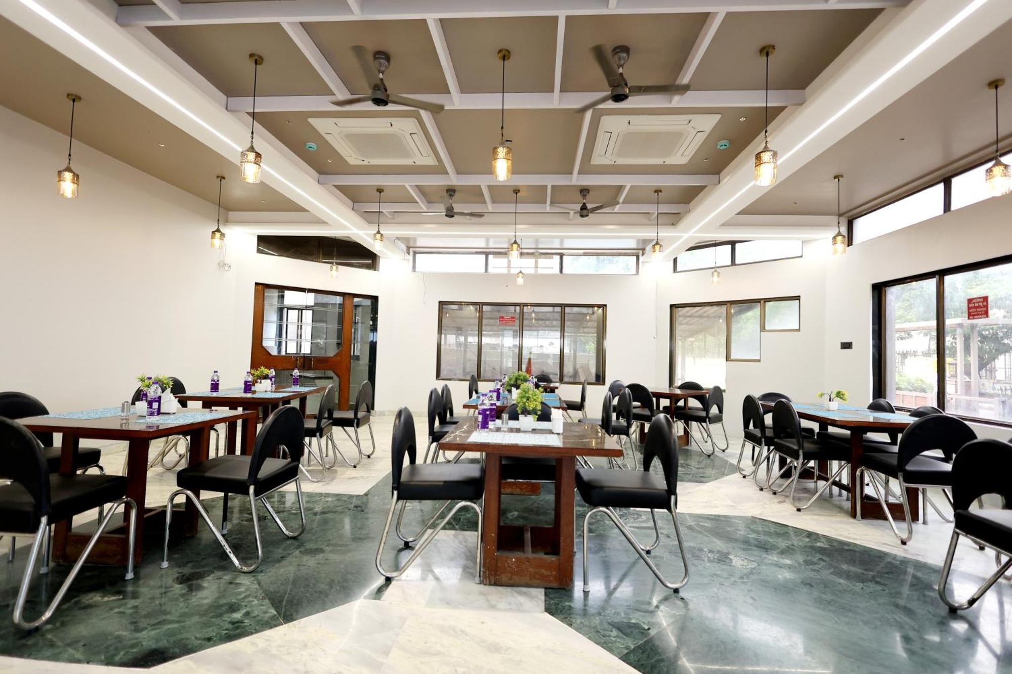 Hotel Statusinn, Ichalkaranji Esterno foto